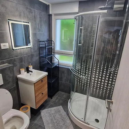 Simona's Place-free Private Parking