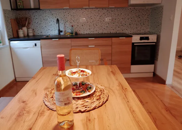 Simona's Place-free Private Parking